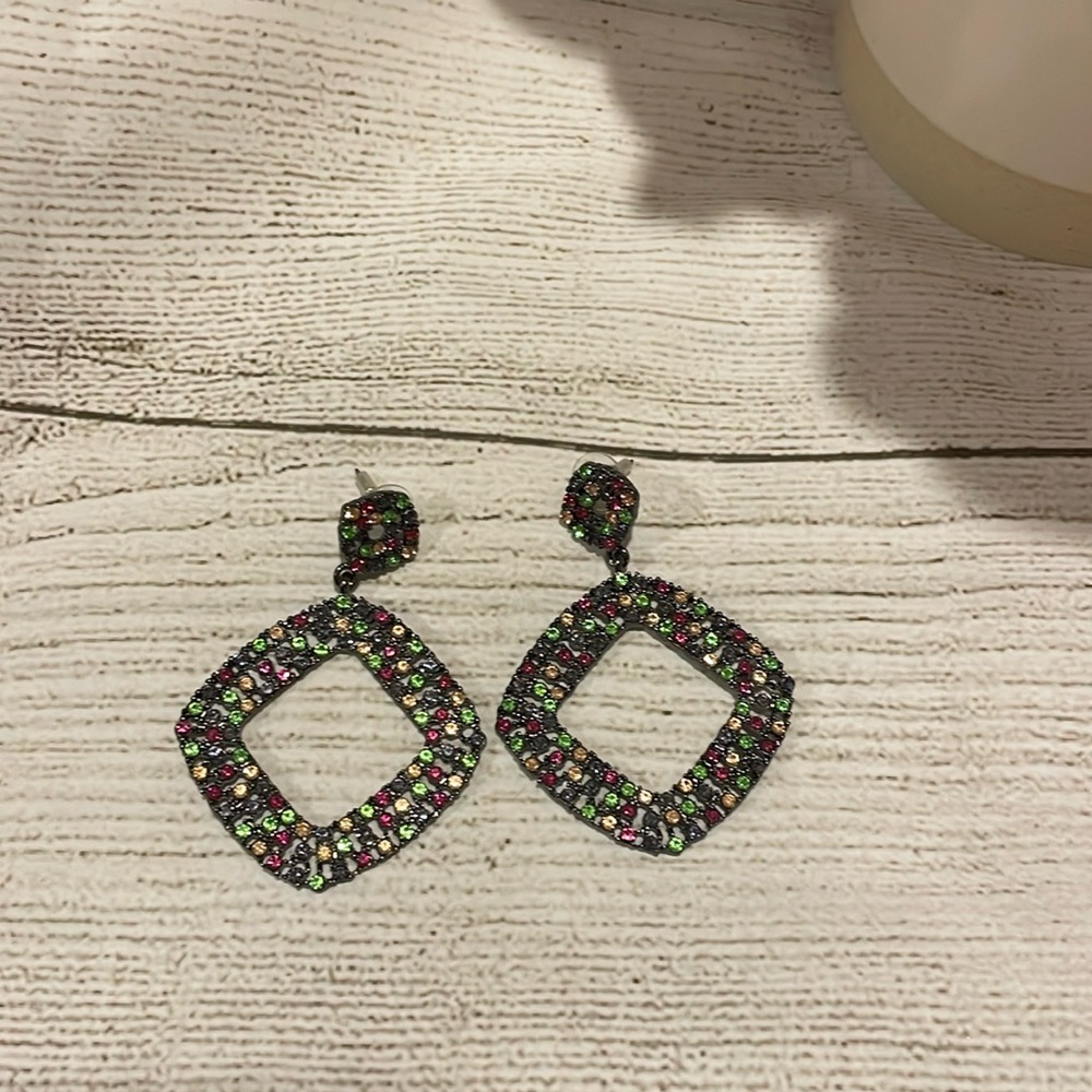 EUC multi-colored earrings​​
